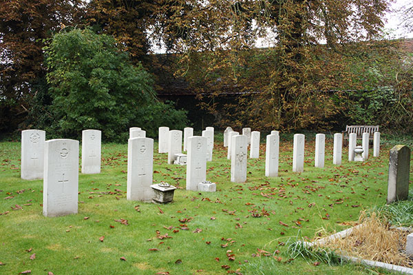 Commonwealth war graves of those who died on service at RAF Bicester.