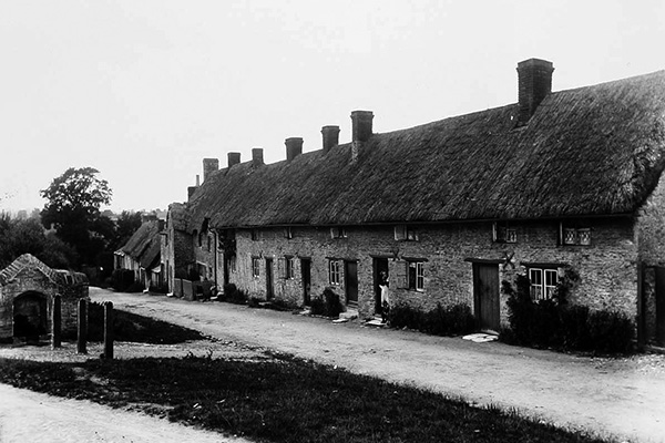 High Street cottages in 1904.